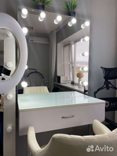 Рабочее место для визажистов, бровистов