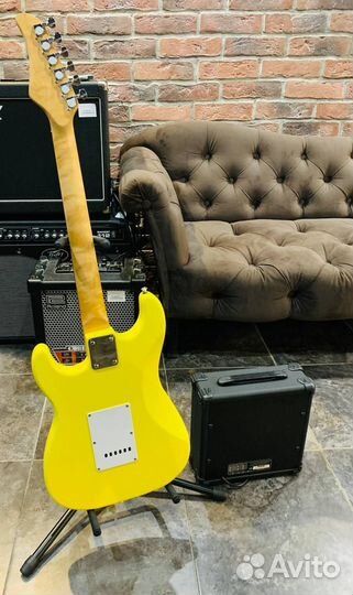 Электрогитара + комбик 15 Вт (Комплект)