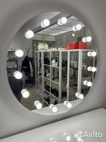 Гримерное зеркало с лампочками