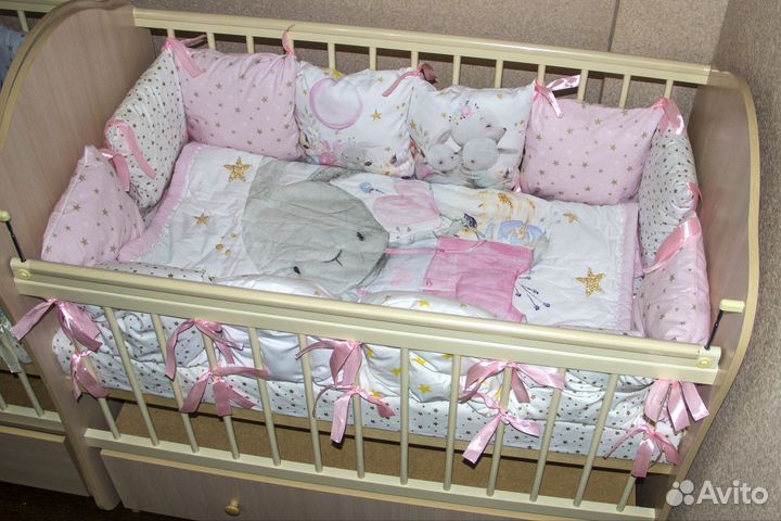 Детская кровать с маятником