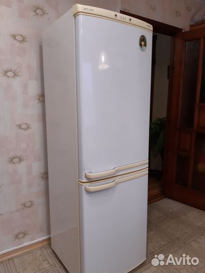 Холодильник Samsung