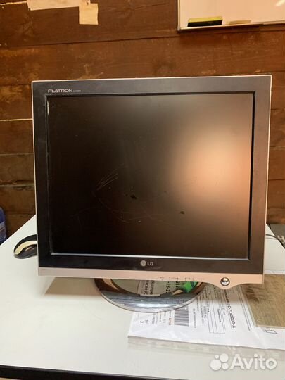 Монитор LG Flatron L1720B