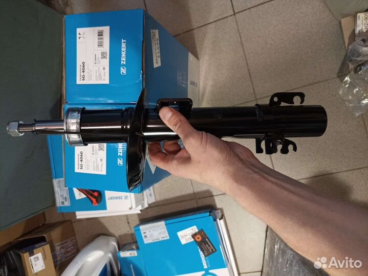 Амортизатор передний Skoda Rapid, VW Polo Sedan