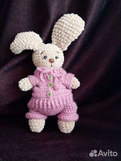 Плюшевый вязаный зайка ручной работы