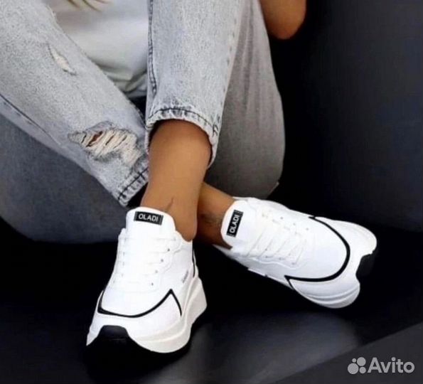 Кроссовки женские