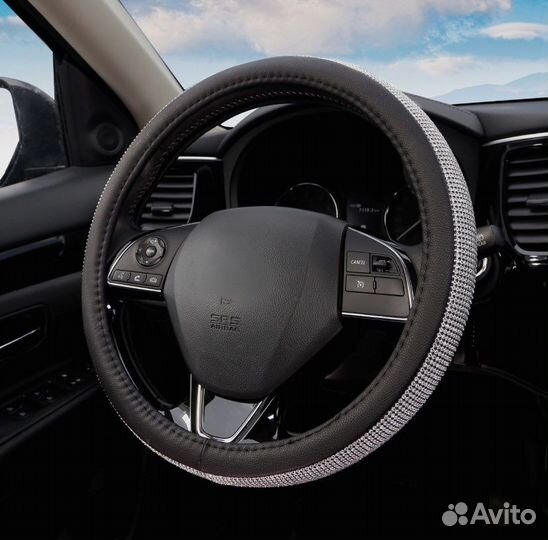 Оплетка на руль со стразами