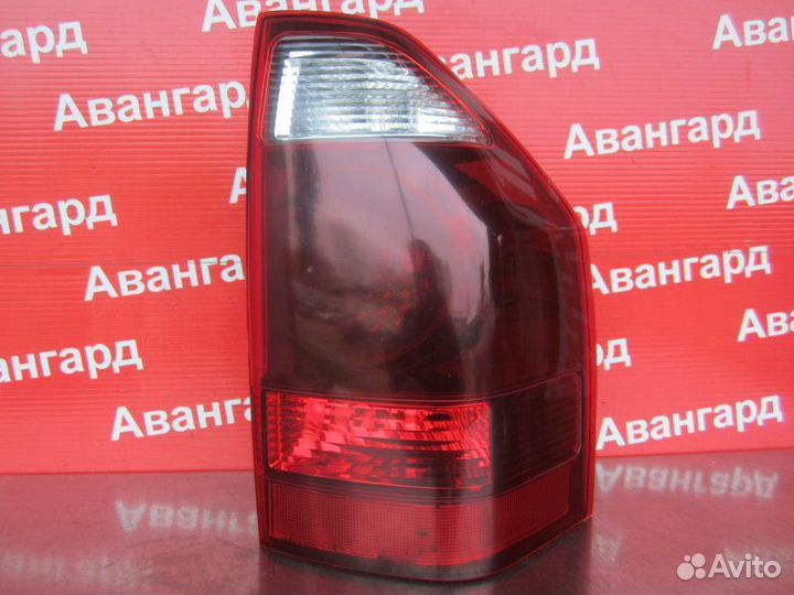 Фонарь правый Mitsubishi Pajero 3 6G74 2003