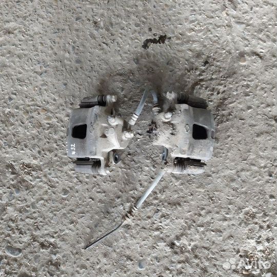 Суппорт тормозной передний Nissan Cefiro 32 седан