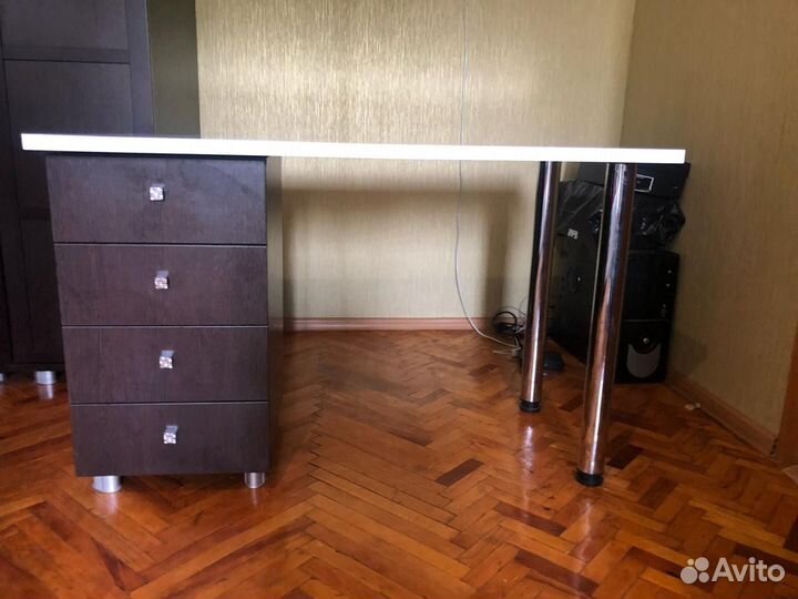 Письменный стол