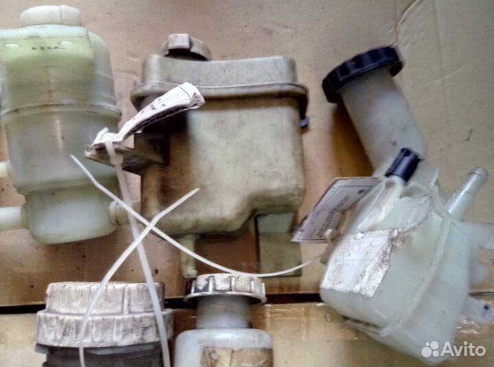 Бачек торм.цилиндра Mitsubishi MR307697