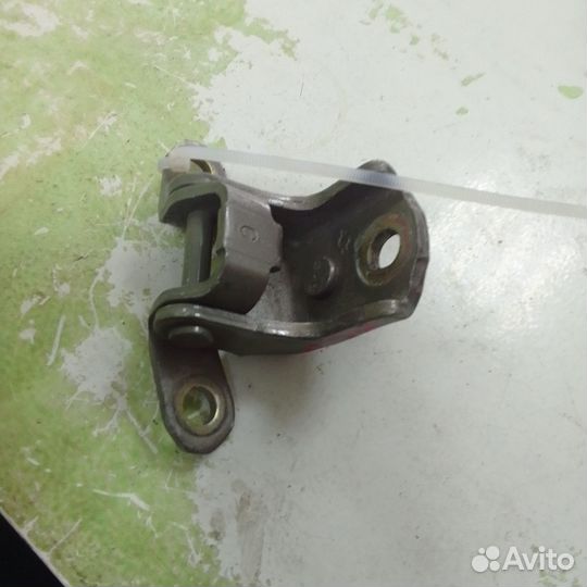 Петля двери верхняя Nissan Note E11