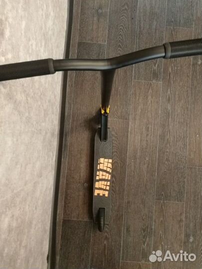 Самокат трюковой красивый