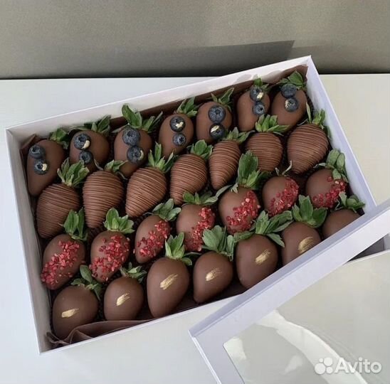 Клубника в шоколаде подарок