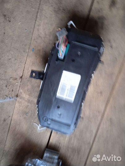 Панель приборов в милях от Рено меган 2