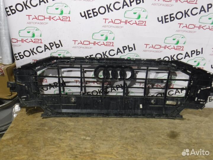 Решетка радиатора Audi Q8 (2018)