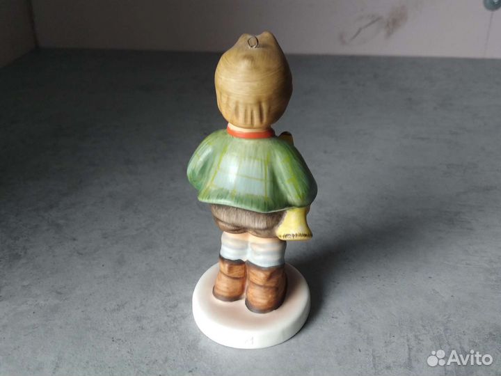 Фарфоровая статуэтка Hummel Goebel