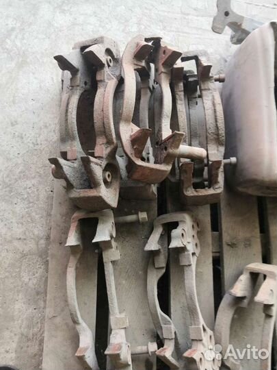 Скобы на все виды суппортов грузовиков