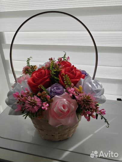 Цветочная композиция в корзинке