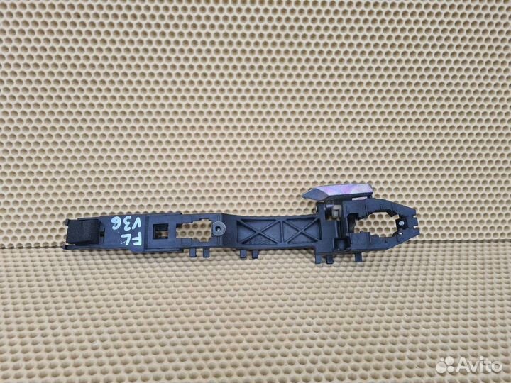 Кронштейн ручки двери передний левый Infiniti G