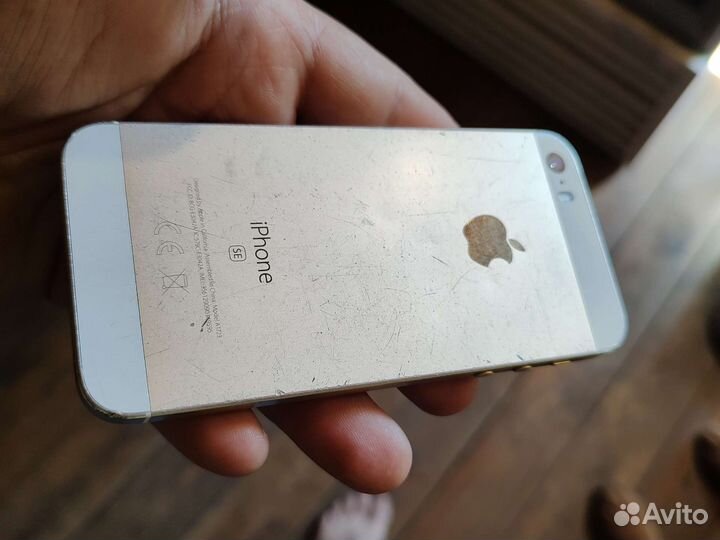 Телефон iPhone se 2016