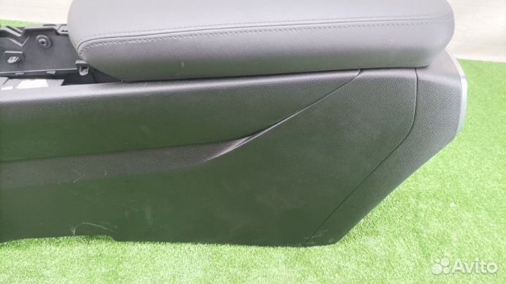 Подлокотник Kia K5 DL3 G4KN 2020