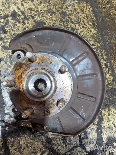 Кулак поворотный передний левый Land Rover