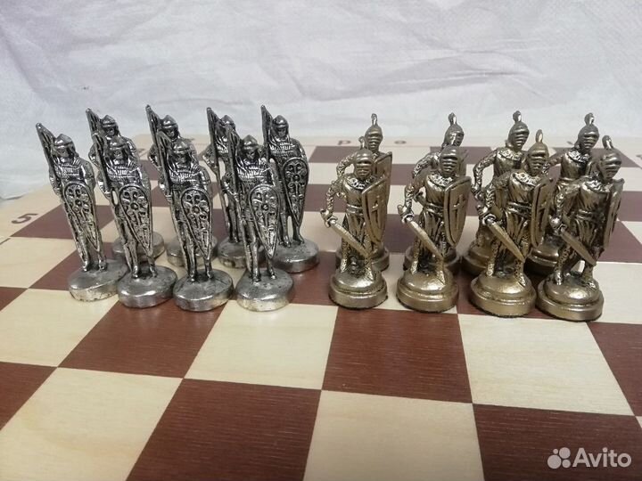 Шахматы С фигурами из металла