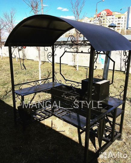 Мангал с крышей