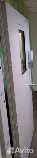 Сейфовая дверь от кассы банка