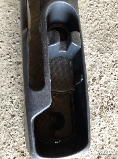 Консоль центральная Kia Rio 3