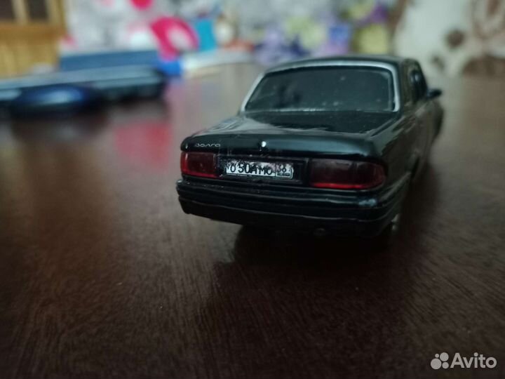 Волга Газ 3105 масштаб 1:43 и фура полубитая