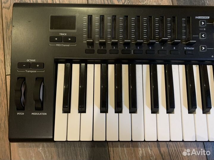 Midi клавиатура Novation launchkey 61 mk2
