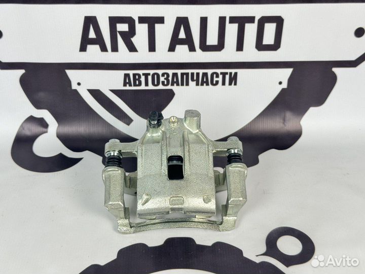 Суппорт передний левый Nissan Datsun AMD21