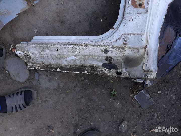 Стойка передняя правая порог Renault Duster