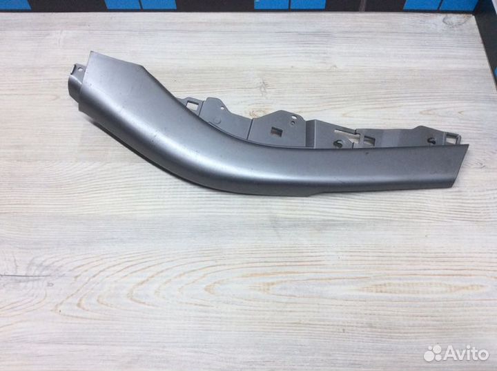 Накладка центральной консоли левая Mitsubishi