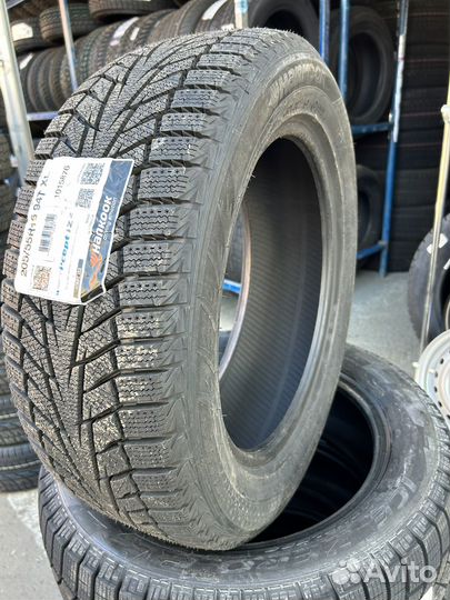 Hankook Winter I'Cept iZ 2 W616 205/55 R16 94T