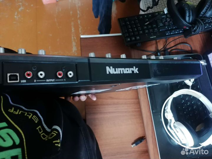 Dj контролёр numark mixtrack