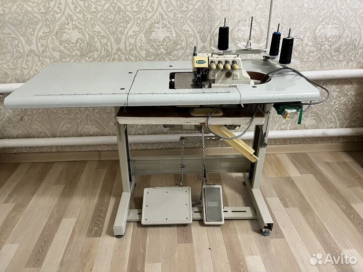 Швейная машинка, оверлок