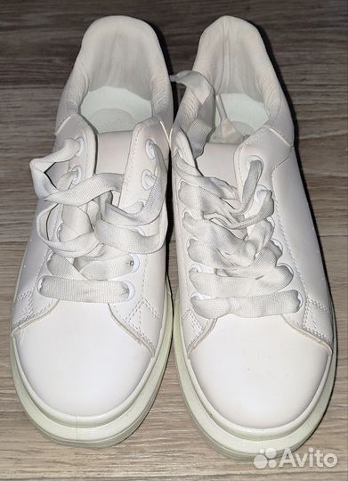 Женские кроссовки 38 размер