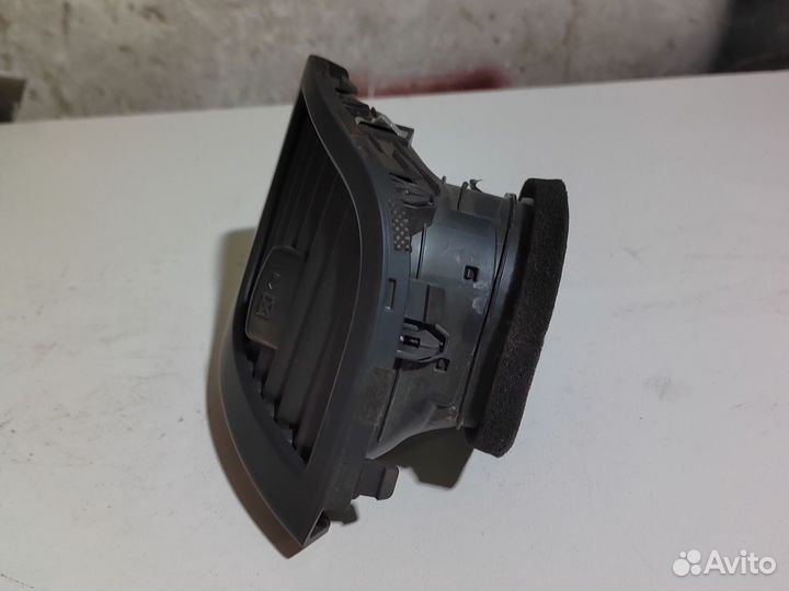 Дефлектор салона правый Hyundai Solaris 1