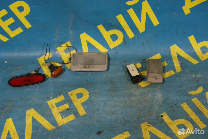 Фонарь плафон поворотник Suzuki Baleno