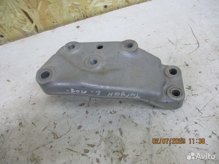 Кронштейн подушки АКПП левый Фольксваген Тигуан