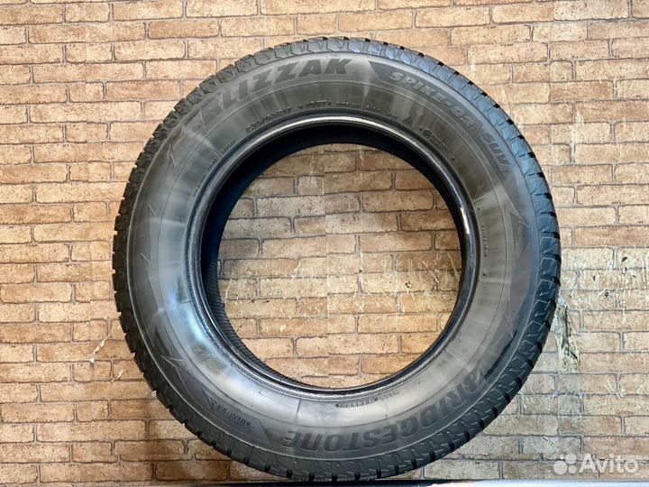 Bridgestone Blizzak Spike-02 SUV 235/65 R17