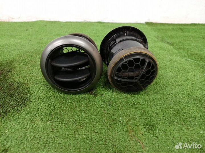 Дефлектор воздушный в торпеду Nissan Note хетчбэк