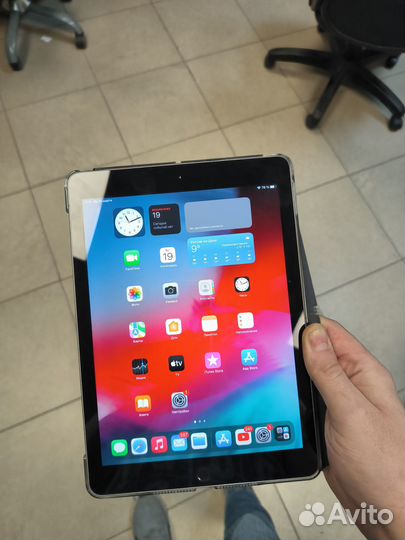 Продам iPad 6 gen 2018 128gb A1893