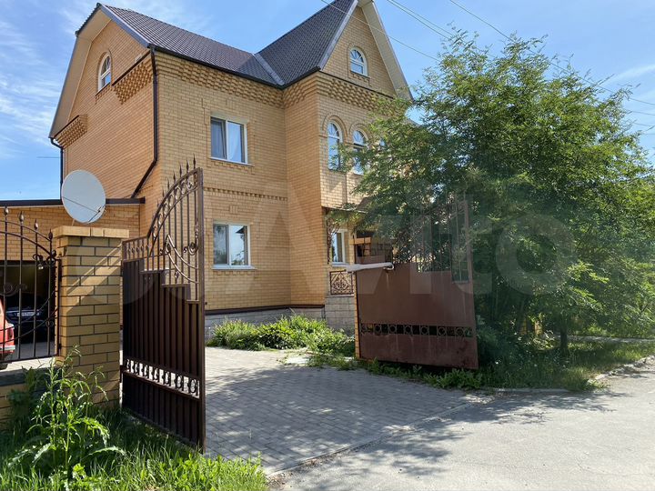 Коттедж 250 м² на участке 12 сот.