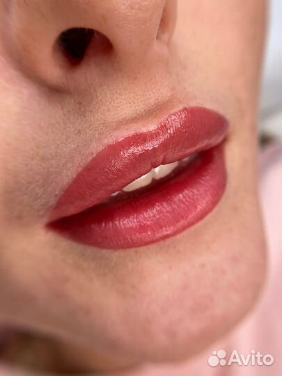 Мастер перманентного макияжа