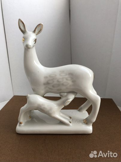 Фарфоровая статуэтка «Олениха с олененком» СССР