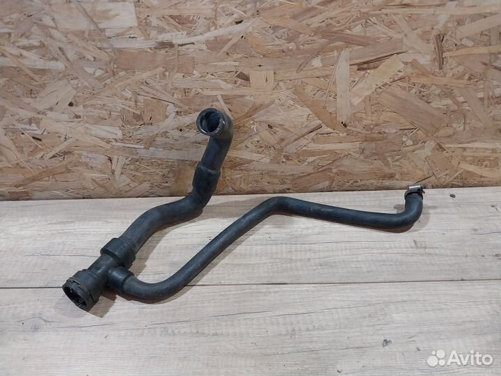 Патрубок радиатора Volkswagen Passat B5 без датчик