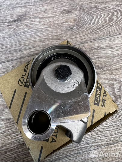 Ролик натяжителя ремня грм Toyota, 13505-67042